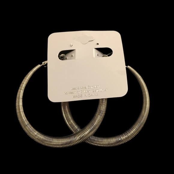 Vintage Metal Hoop Earrings - Picture 6 of 7